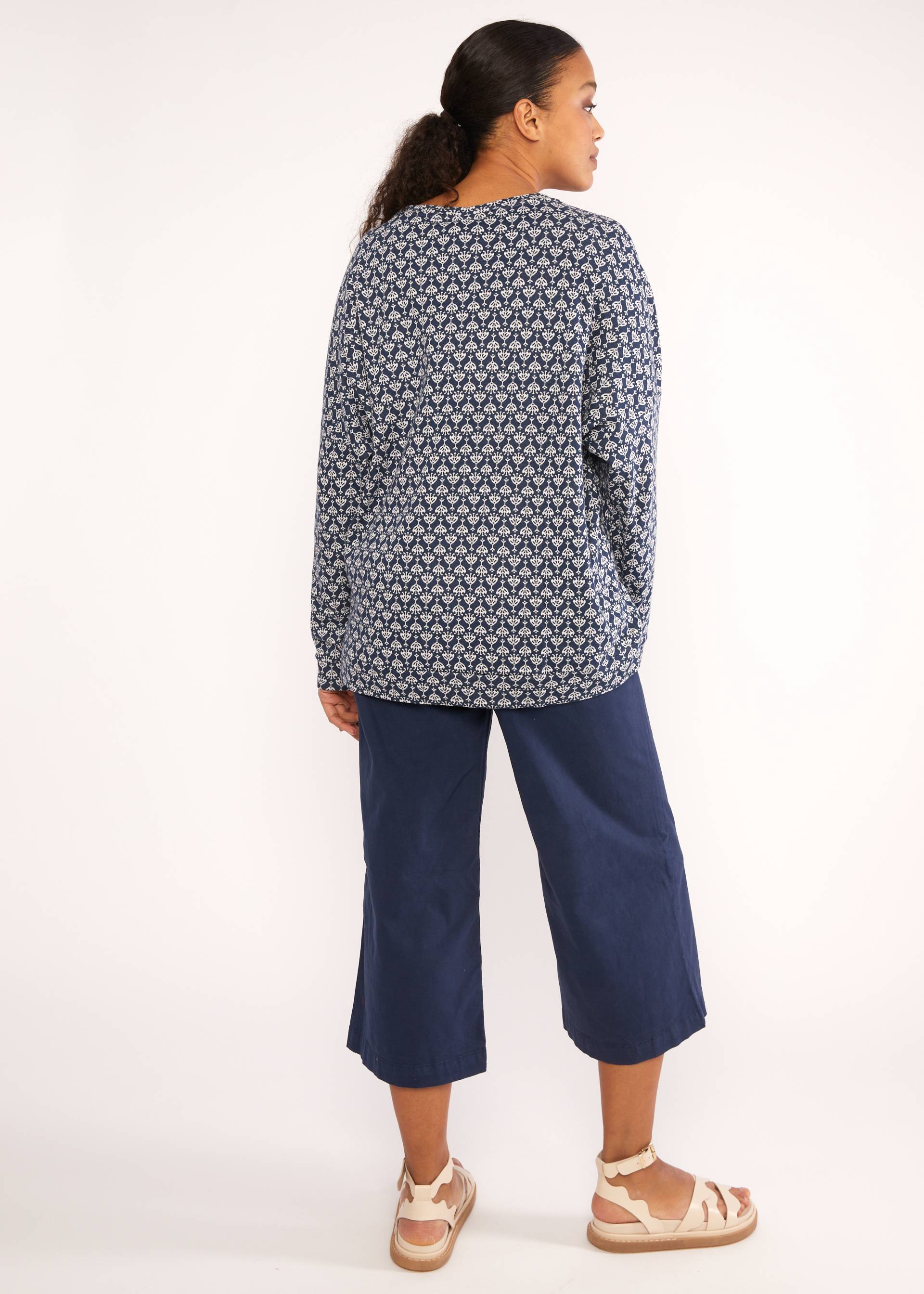 Sweatshirt Boxy Bee, vintage blue flower tapestry, Sweatshirts & Hoodies, Blau