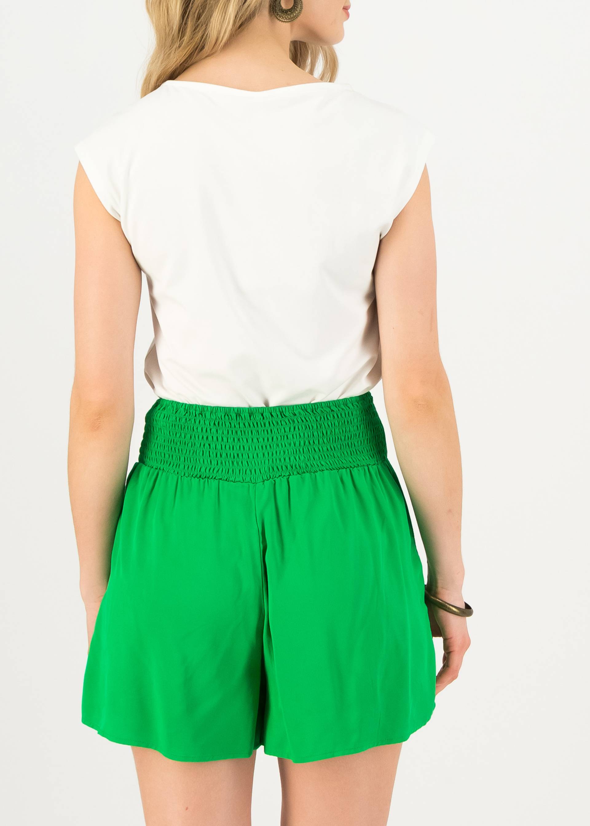 Shorts in full bloom, joyful green, Hosen, Gr&uuml;n