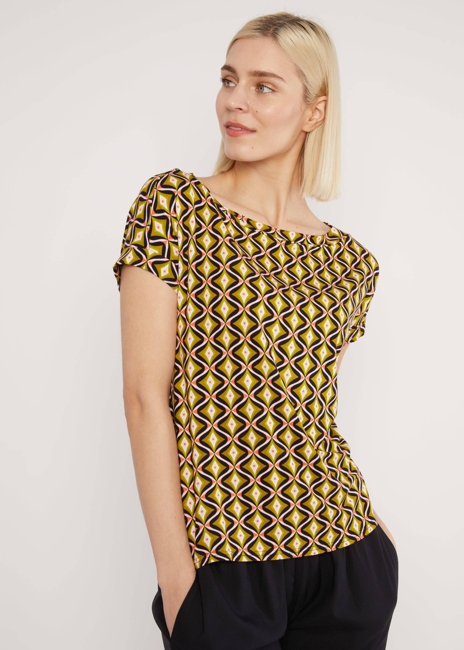 T-Shirt Flowgirl, pineapple shell, Tops, Black